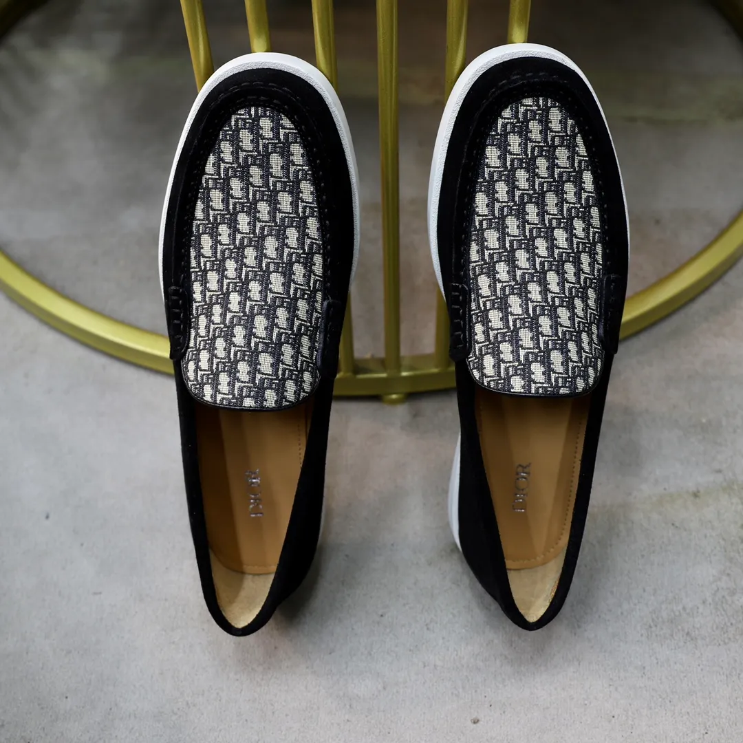 Ex-factory price: 540🙅‍♂️🙅‍♂️🙅‍♂️ Brand: Dior DIOR Standard code: Men's code 38/44 (45 can be customized) Grade: Same as the official website Material: Original cowhide stitching, cowhide lining, original TPU wear-resistant soft outsole Style categories: Leisure and sports version, footwear for driving, young fashion, European and American trends, British style Color: actual picture color